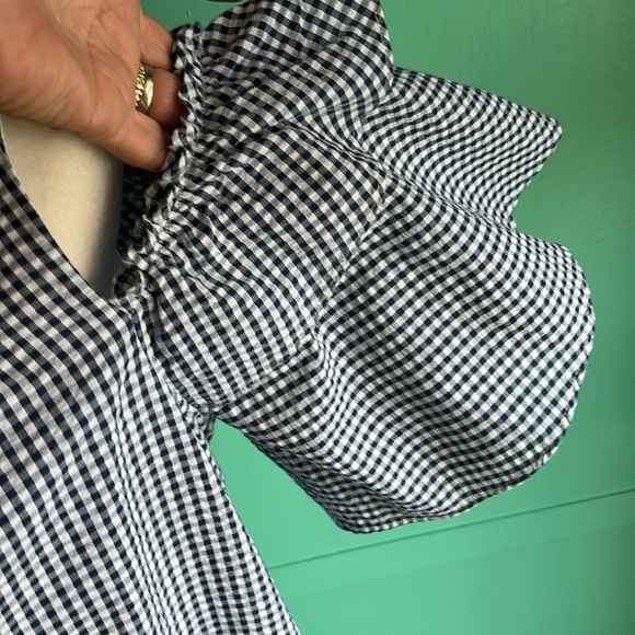 Seersucker cold shoulder shift style dress. - Picture 2 of 7